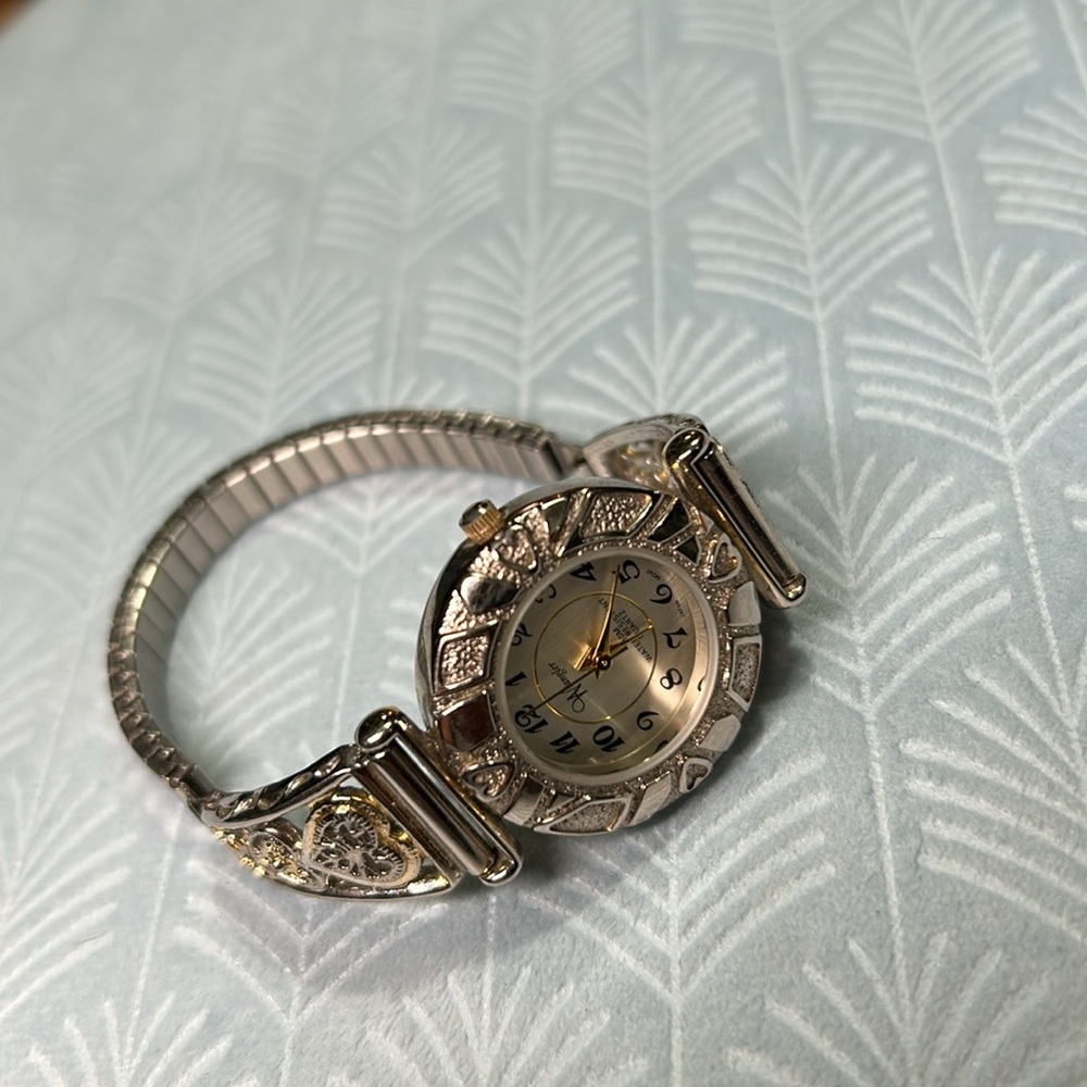 Heart detail wrangler elastic stretch silver watch - Picture 6 of 16